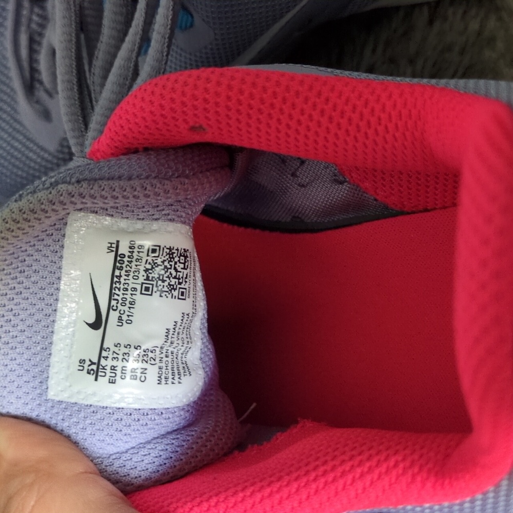 Nike Women's Gray and Pink Athletic Shoes - Picture 6 of 7